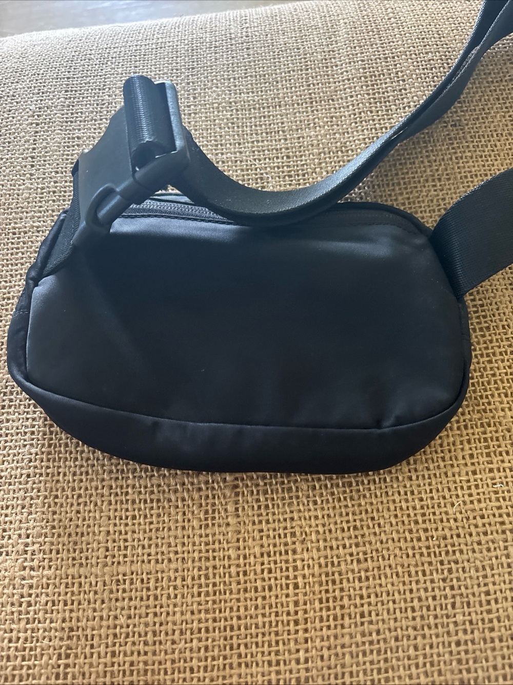 Lululemon Everywhere Belt Crossbody Bag Black Fanny Pack EUC-adjustable - Picture 4 of 8